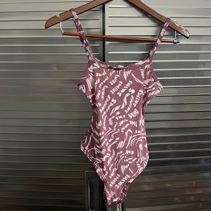 NWOT SKIMS Summer Mesh Strappy Bodysuit Raspberry Swirl Print Small